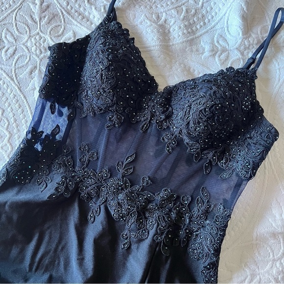 BETSY & ADAM NAVY formal gown - Picture 5 of 9